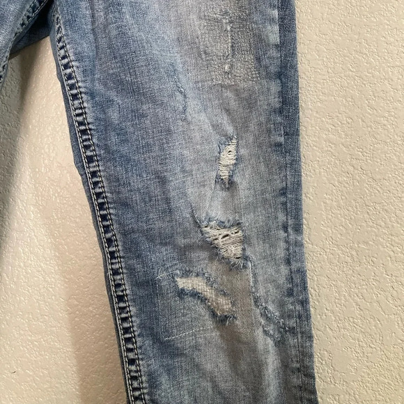 Silver Suki Distressed Mid Capri Jeans - Picture 2 of 11